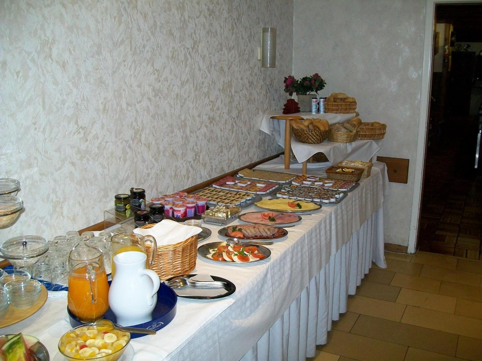 Gasthof Rhoenperle Kothen  Екстериор снимка