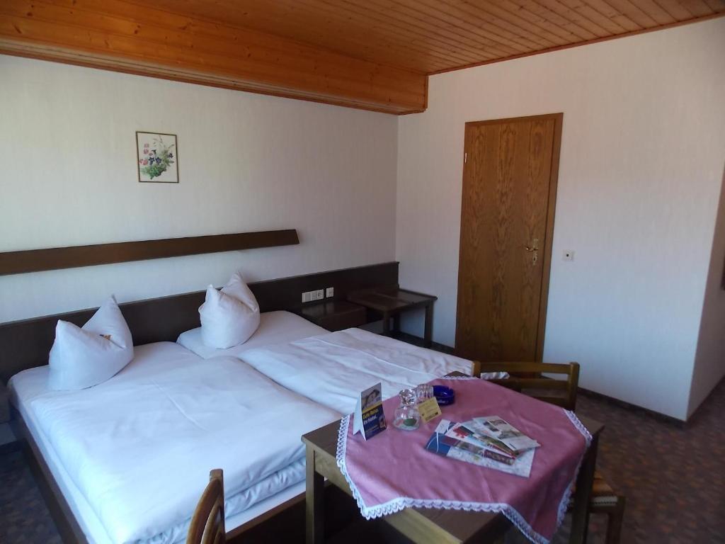 Gasthof Rhoenperle Kothen  Стая снимка